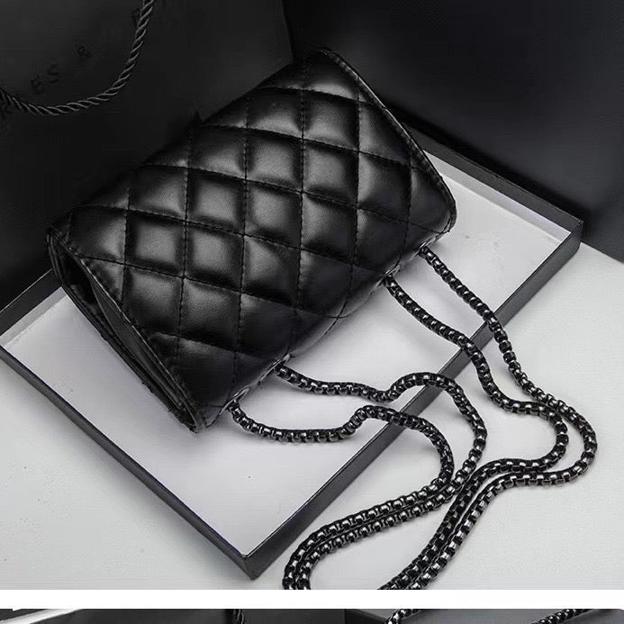 Naomi Quilted Crossbody Purse Shoulder Bag with Flap Handbag with Chain Strap Side Purse Black Evening Clutch For Women.