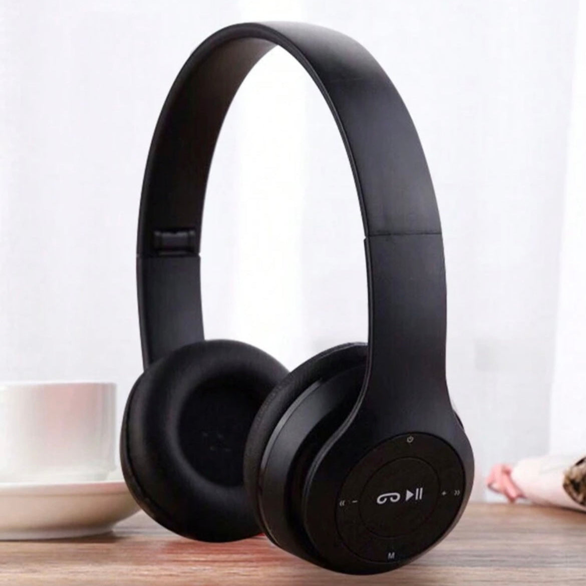 P47 Foldable Wireless Bluetooth Headphone With 3.5mm Audio Jack, Support MP3 / FM / Call