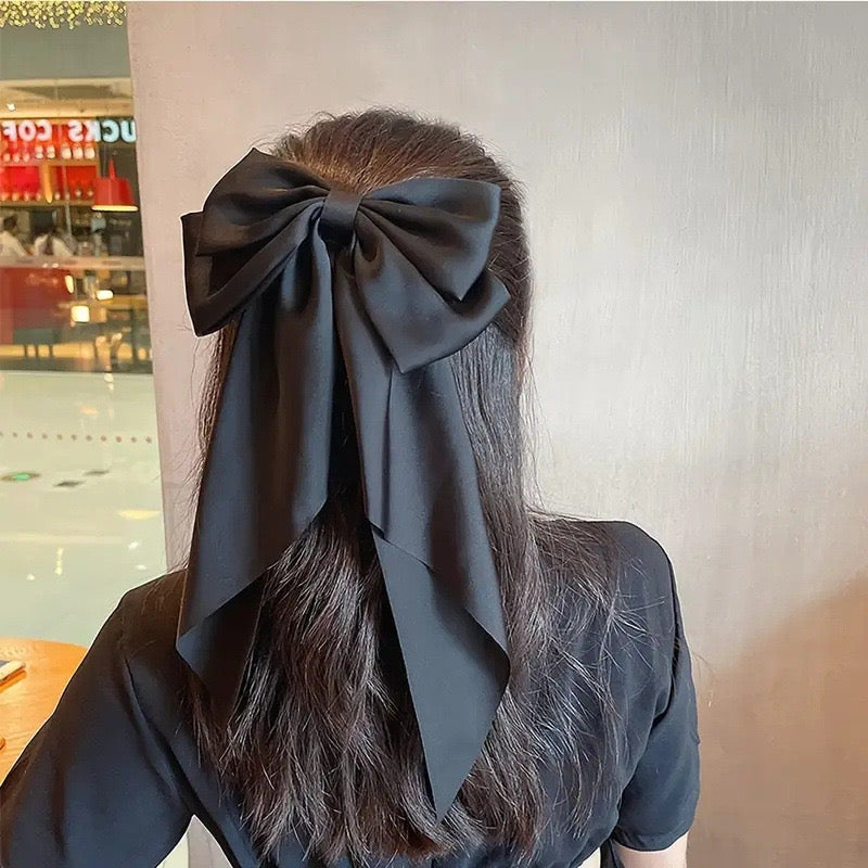 Elegant Oversized Satin Hairbow – Stylish Hair Accessory for Any Occasion